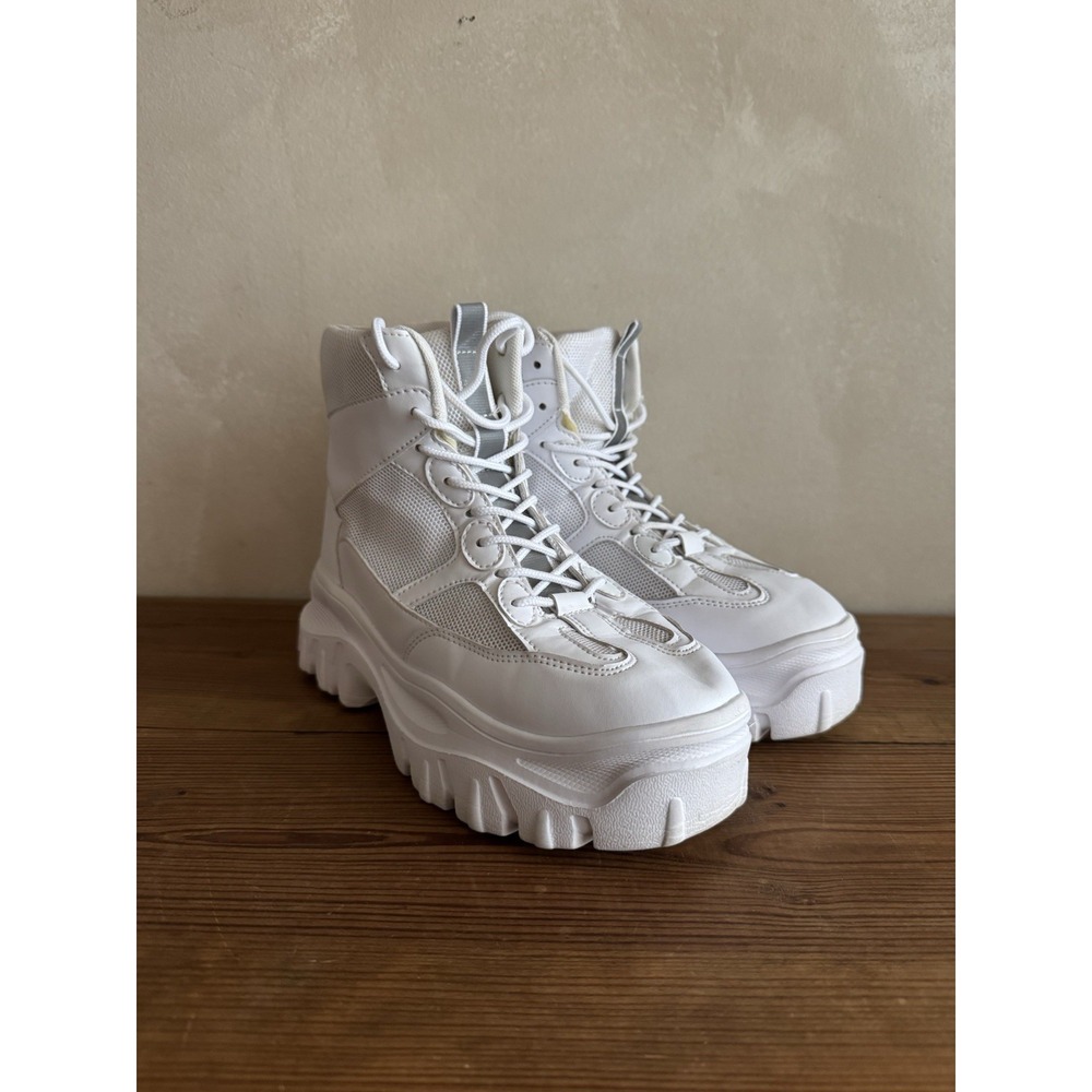Women's Prettylittlethings White Chunky Platform Boots Size 10/10.5